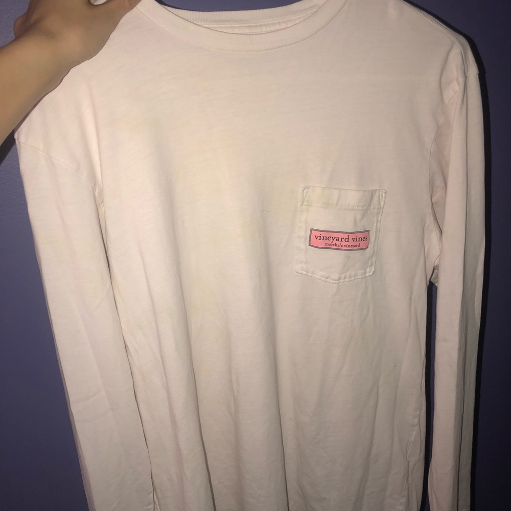 White long sleeve vineyard vines shirt